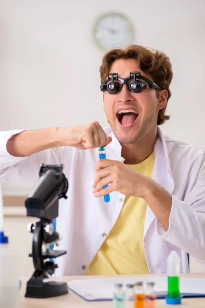 Funny crazy chemist doing experiments and tests — Stock Photo, Image