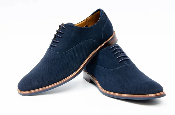 Blauwe suede schoenen geïsoleerd op witte achtergrond — Stockfoto