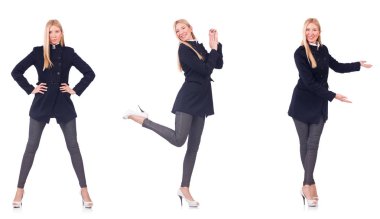 Beyaz izole siyah paltolu güzel kadın 