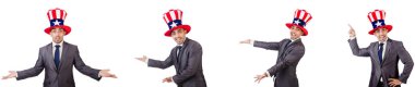 adam beyaz izole Amerikan şapka ile 
