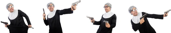 Mannen i nunna klänning med pistol — Stockfoto