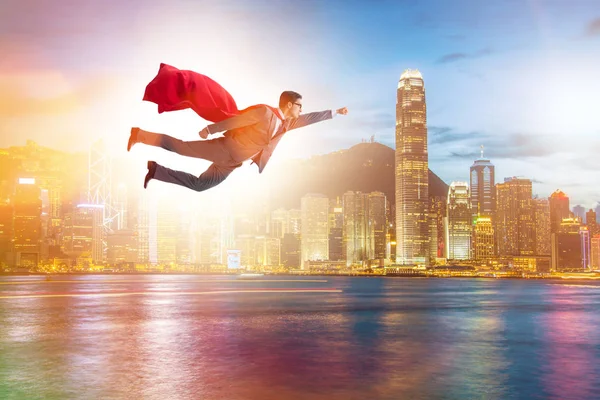 Szuperhős üzletember repül a város felett. — Stock Fotó