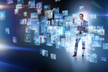 Streaming video ile işadamı kavramı