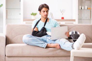 Evde kurtarma yaralanan Motosiklet binici 