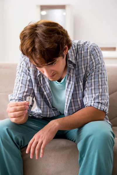 Young man committing suicide with razor blade — Stock Photo, Image