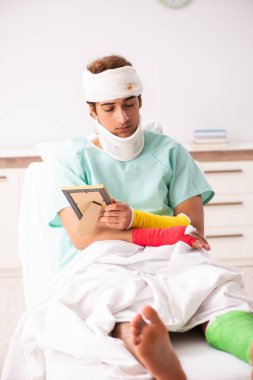 Genç adam hastanede kalan yaralı 