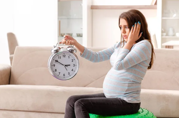 Young pregnant woman doing sport exercises at home — Stock Photo, Image