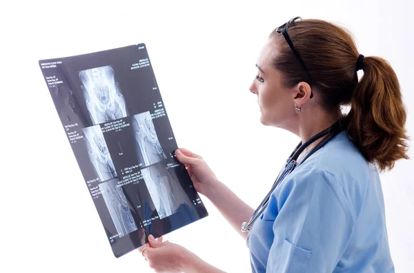 Médica radiologista isolado em branco — Fotografia de Stock