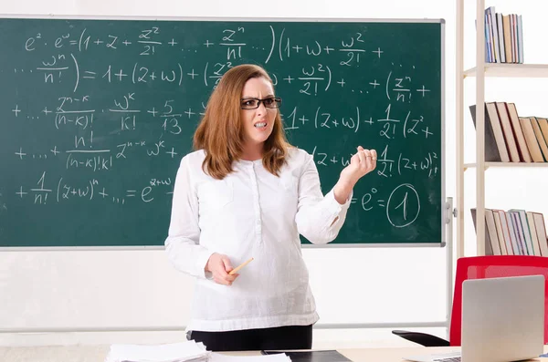 Female math teacher in the classroom — Stock Photo, Image