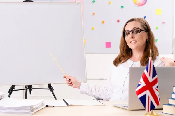 Female english teacher in the classroom — Stock Photo, Image