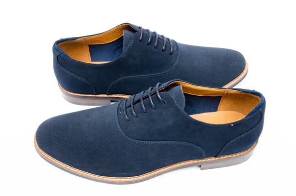 Chaussures en daim bleu isolé sur fond blanc — Photo