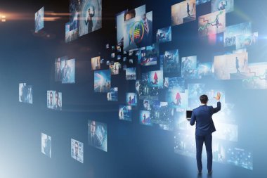 Streaming video ile işadamı kavramı