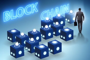Blockchain yenilikçi konsepti ile işadamı 