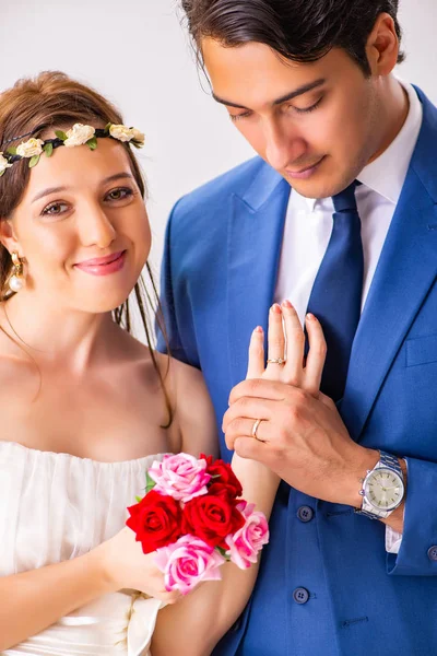 WEdding ceremoni med hustru och make — Stockfoto