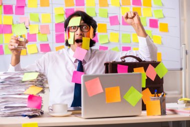 Çelişkili öncelik kavramında genç çalışan 