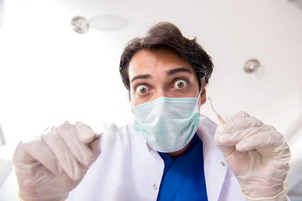 Koncepcja leczenia zębów u dentystów — Zdjęcie stockowe