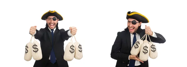 Korsan işadamı para torbaları üzerinde beyaz izole holding — Stok fotoğraf