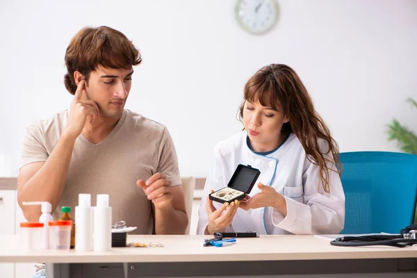 Patient with hearing problem visiting doctor otorhinolaryngologi