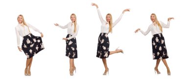 Siyah etekli, beyaz çiçekli güzel bir kız.