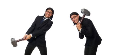 Yakışıklı işadamı beyaz izole çekiç tutma