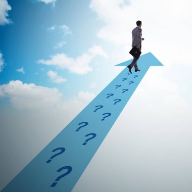 Soru patika üzerinde çekip işadamı