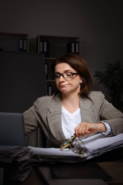 Kadın işçilerin aşırı işten acı