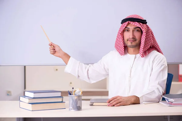 Arab teacher in front of whiteboard — Stock Photo, Image