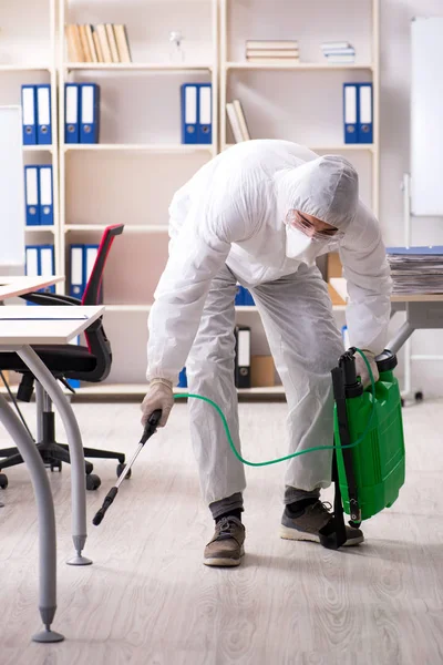Professional contractor doing pest control at office — Stock Photo, Image