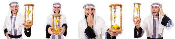 Arab człowiek z klepsydry na białym tle — Zdjęcie stockowe