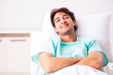 Yakışıklı delikanlı hastanede kalacak 