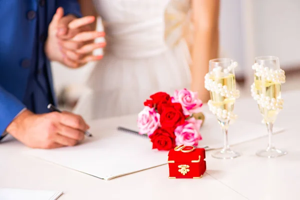 Ceremonia de boda con esposa y marido —  Fotos de Stock