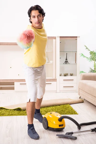 Young handsome man doing housework — Stock Photo, Image