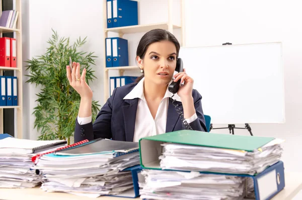 Female employee with too much work in the office — Stock Photo, Image