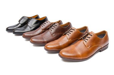 Beyaz arka plan üzerinde izole ayakkabı seçimi