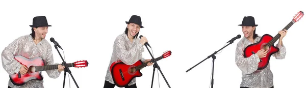 Jonge man spelen gitaar en zang — Stockfoto