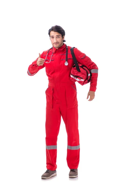 Beyaz izole kırmızı üniformalı genç sağlık görevlisi — Stok fotoğraf