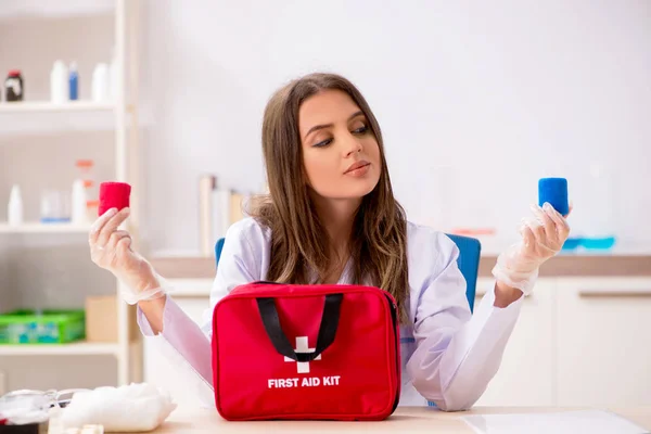 Female beautiful doctor with first aid bag — Stock Photo, Image