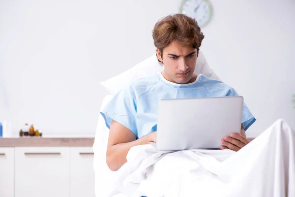 Young male patient lying on couch in hospital — Stock Photo, Image