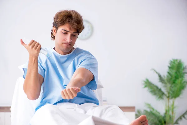 Young male patient lying on couch in hospital — Stock Photo, Image