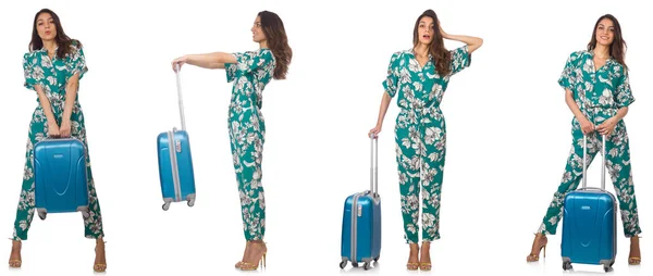 Frau mit Koffer bereitet sich auf Sommerferien vor — Stockfoto