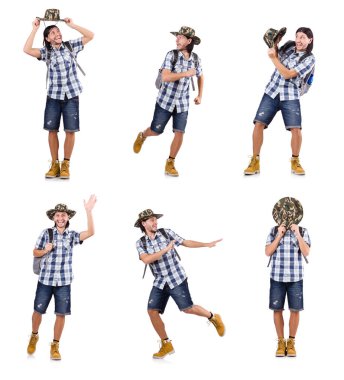 Sırt çantalı genç gezgin beyaza izole edilmiş.