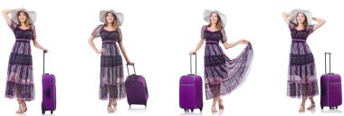 Bavullu genç bir kadın beyaz üzerine izole edilmiş. 