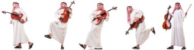 Arap adam beyaz izole Çello çalan 