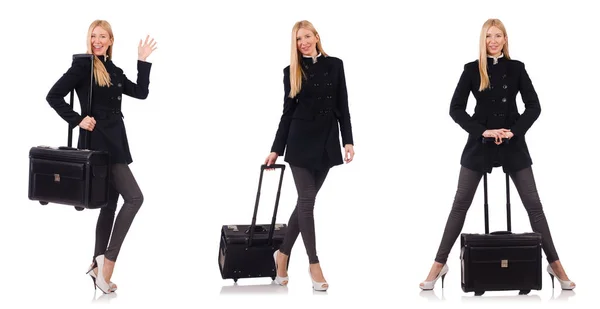 Bella donna in cappotto nero con valigia — Foto Stock