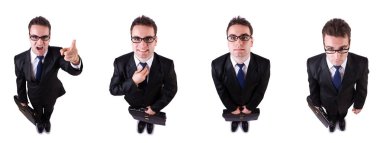 Beyaz izole evrak çantası ile takım elbiseli erkek çalışan 