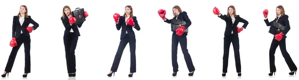 Empresária com luvas de boxe isolada em branco — Fotografia de Stock