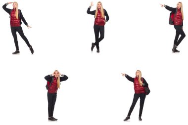 Sırt çantalı genç bir kadın bembeyaz 