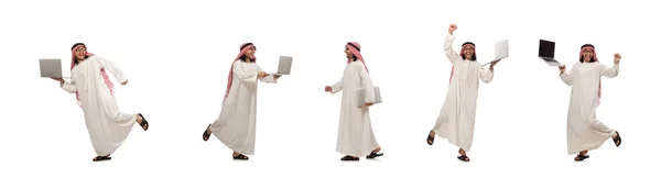 Uomo arabo con laptop isolato su bianco — Foto Stock