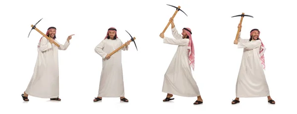 Uomo arabo con piccozza isolata su bianco — Foto Stock
