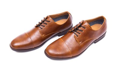 Kahverengi ayakkabılar beyaz arkaplanda izole edilmiş